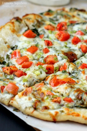 Spinach & Tomato Ranch Pizza - Foodie City Network