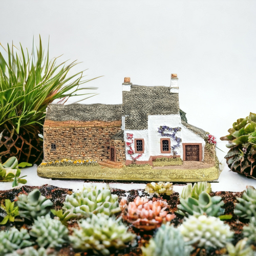 Lilliput Lane Yew Tree Farm The Home of David Tate Figurine