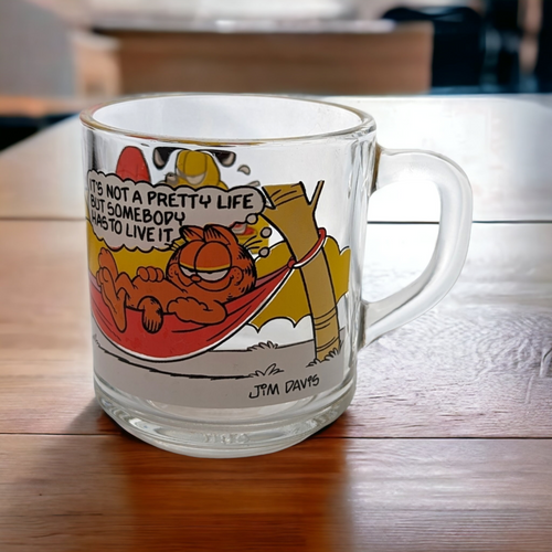 1978 Garfield "It's Not a Pretty Life But Somebody Has To Live it" Glass Mug
