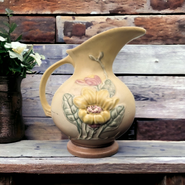 Vintage Hull Magnolia Pitcher Vase