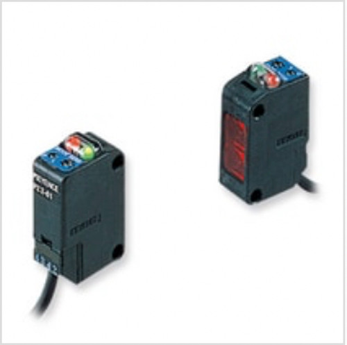 Keyence PZ2-51P Photoelectric Sensor, Square Transmissive, Cable Type, PNP [Refurbished]