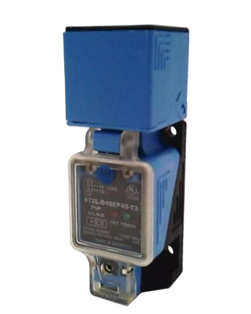 Allen-Bradley 872L-D40EP40-T3, industrial sensor with blue housing and mounting bracket for automation applications.