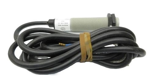 Allen-Bradley 871C-N8R18 sensor, industrial proximity sensor with cable for automation.