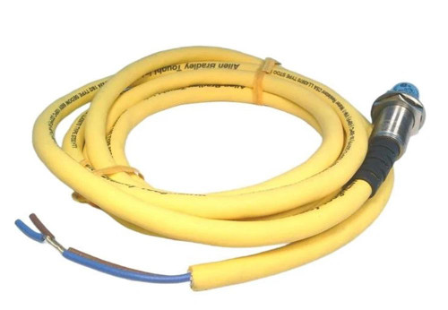 Allen-Bradley 871T-DH5NN18-H2, industrial sensor and cable assembly.