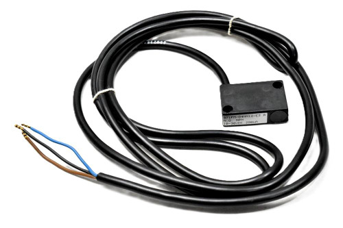 Allen-Bradley 871FM-D4NN12-E2, industrial sensor cable with three wires, sensor connection cable for automation equipment.