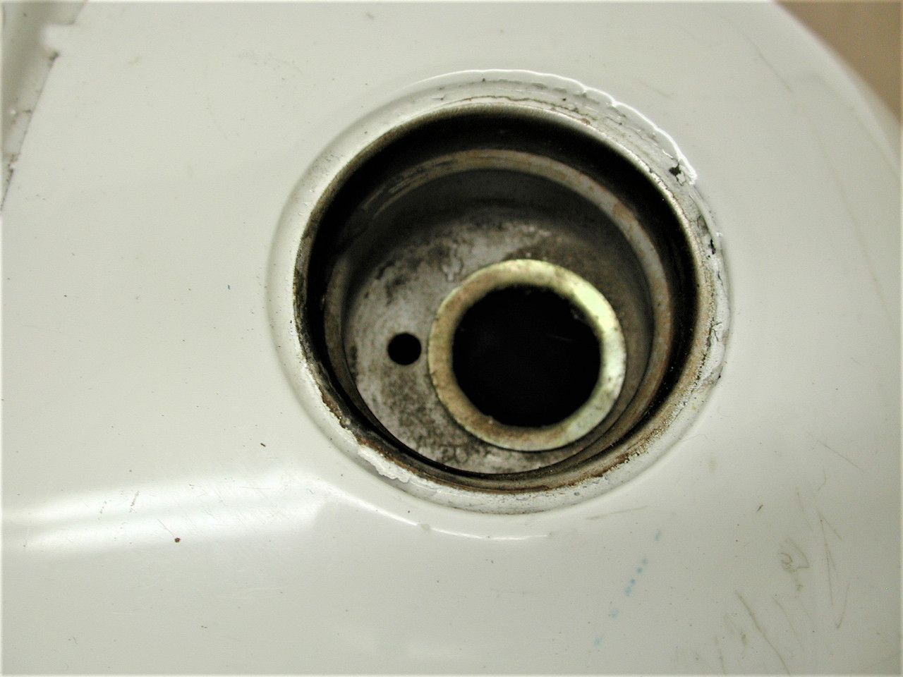 HARLEY DAVIDSON Road King FLHRI 2000-2003 OEM Motorcycle Fuel Gas Tank P/N: 61268-00