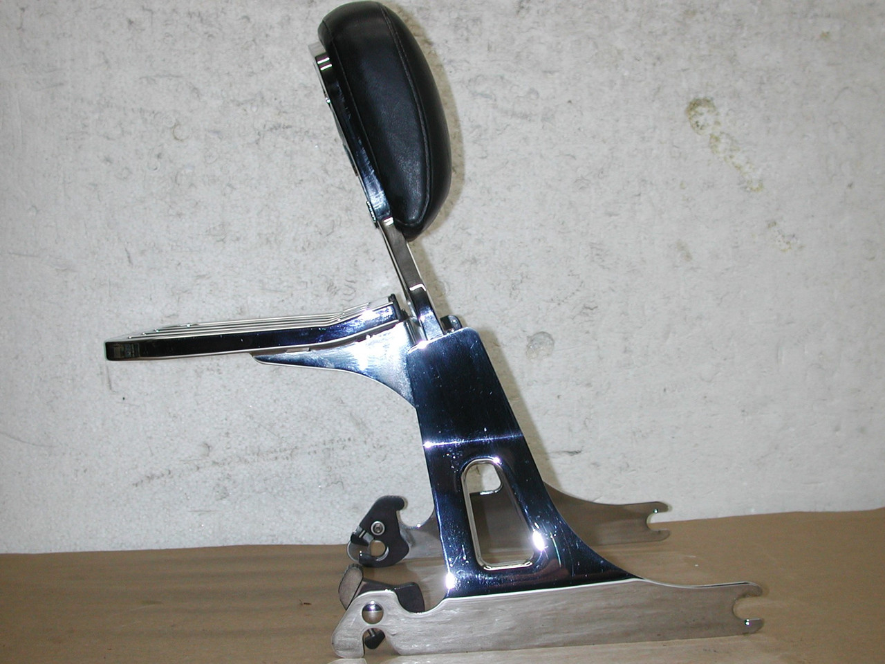 Harley Davidson DYNA OEM Detachable Backrest Luggage Rack Sissy Bar