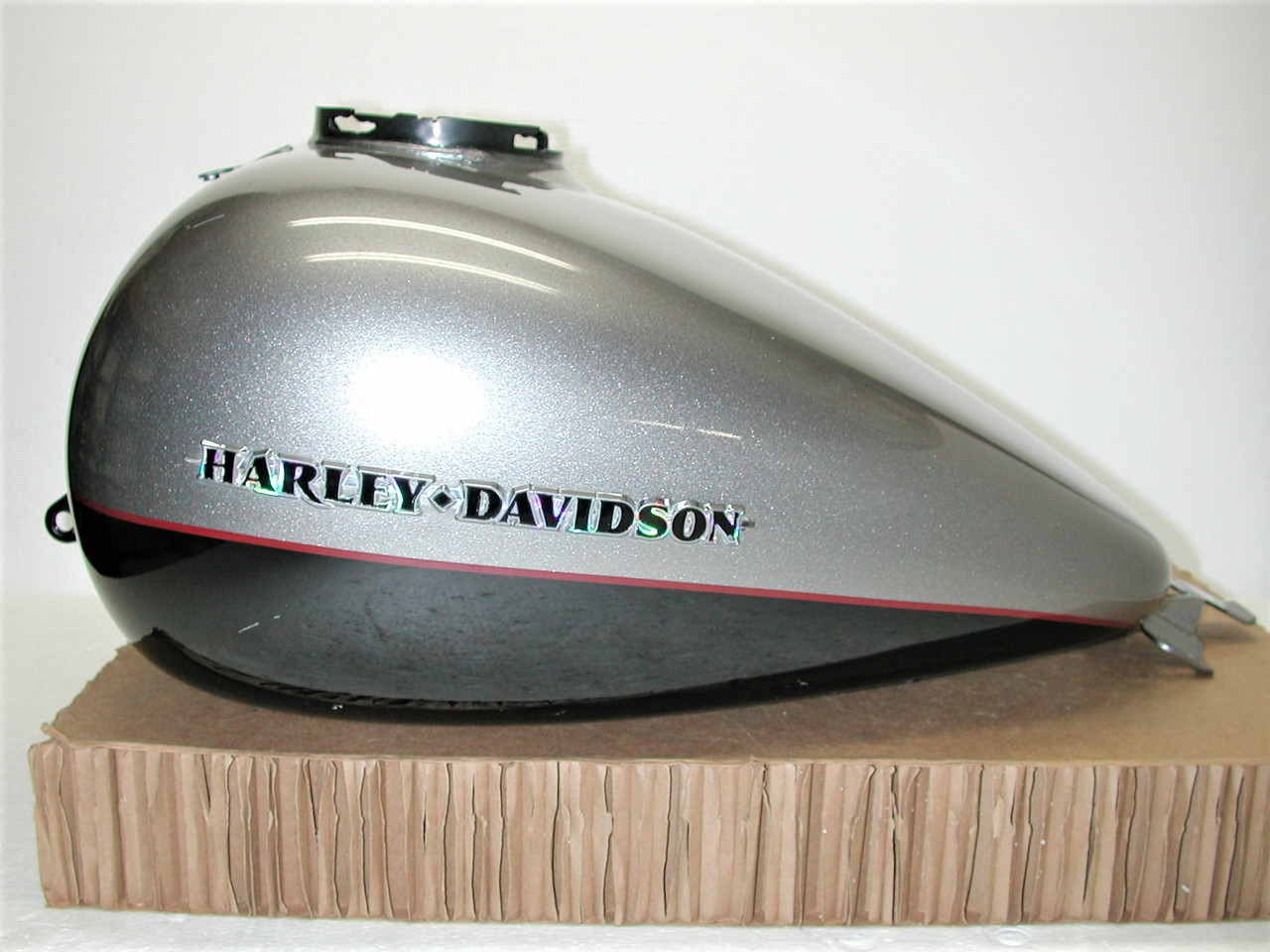 HARLEY DAVIDSON Street Road Ultra Glide 2008 +UP OEM Motorcycle Fuel Gas Tank