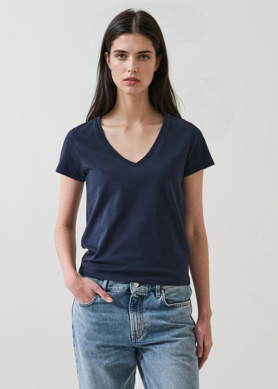 Iconic Pima Stretch Fitted Vneck_ Midnight