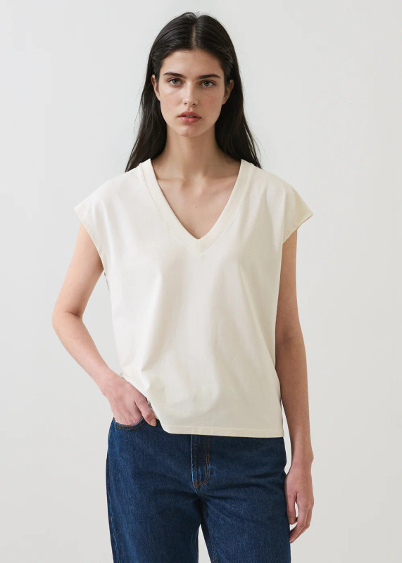 Iconic Vneck Dolman Tee_ Chalk