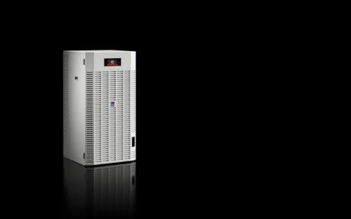 SK 3334480 | Chiller Blue e+ Hybrid IT, The Blue e+ Hybrid IT Chiller combines cooling via a refrigeration circuit with a directly integrated free cooler, thereby increasing energy efficiency during operation in cold seasons. Pumps with highly efficiImage_1