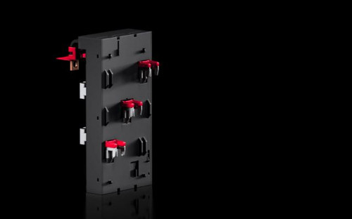 RX 9360612 | RiLineX CB device adapter, RiLineX CB device adapter (3-pole, max. 250 A) for 60 mm busbar systems. The device width is 105 mm. The "universal" version with sliding nuts offers maximum flexibility for switch installation. The adapter hasImage_1