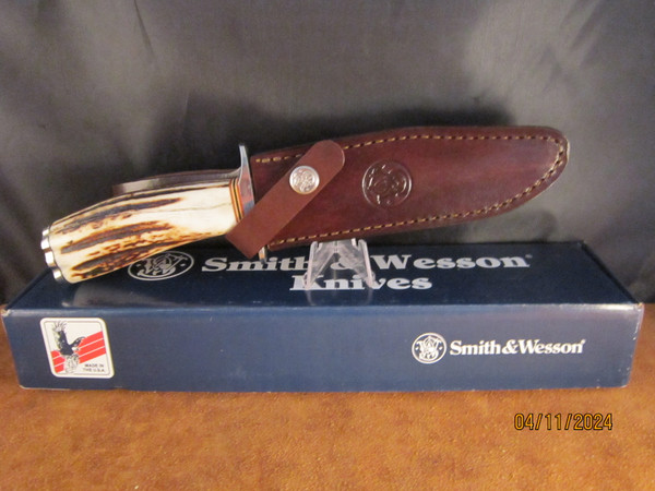 Smith & Wesson Custom Knife SW2 with sheath and box