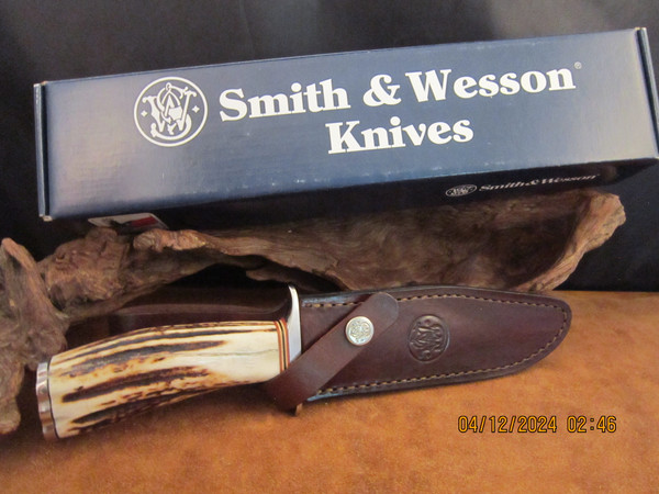 S&W custon knife, sheath and box