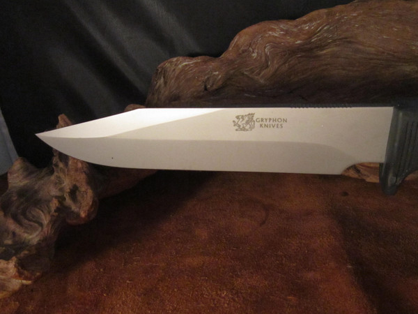 Gryphon M35 knife with custom sheath
