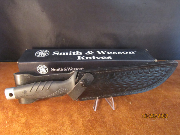 1995 SW 980 Large Hunting Knife