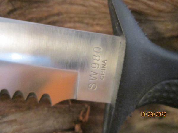 1995 SW 980 Large Hunting Knife