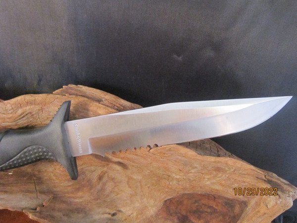 1995 SW 980 Large Hunting Knife