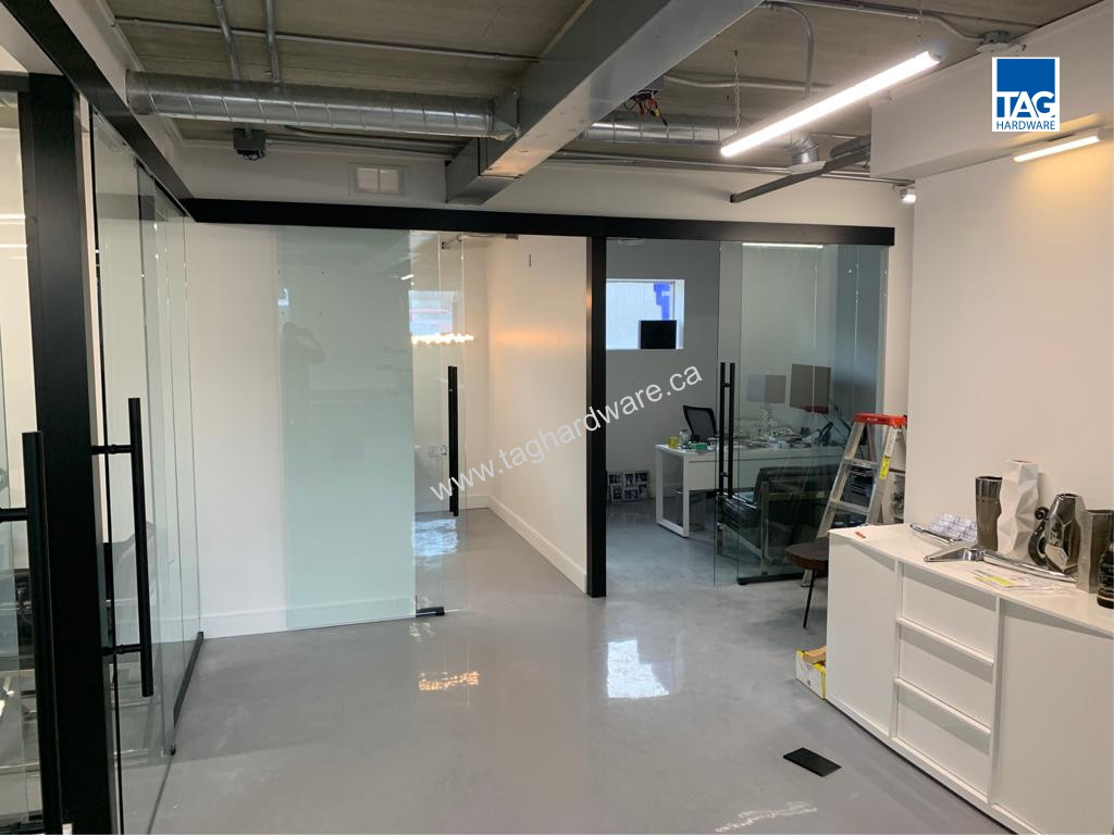 SLEZ80ST-DS  Double Sliding 80KG Square w/Cladding