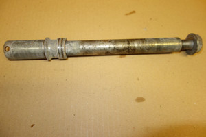 Front wheel axle  - Εμπρος αξονας τροχου VT250 Spada