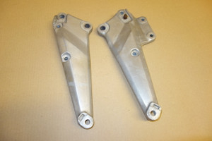 Footrest mounts - Βασεις μασπιε CB250N