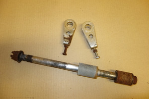 Rear wheel spindle - Αξονας πισω τροχου CB400T