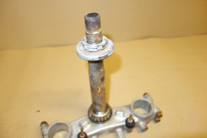 Lower fork yoke - Κατω τιμονοπλακα DT200R 3ET