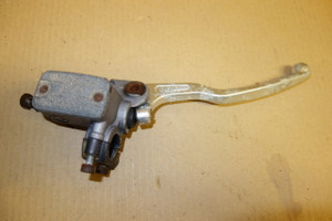 Front brake master cylinder - Τρομπα μπροστινου φρενου  PEGASO 650
