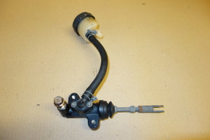Rear brake master cylinder - Τρομπα πισω φρενου GS650 G KATANA 1981