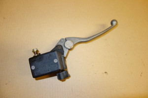 Front brake master cylinder - Τρομπα μπροστα φρενου ZZR600