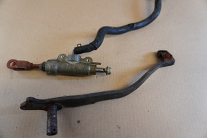 Rear brake pedal and master cylinder - Πισω συστημα φρενου DR250 S