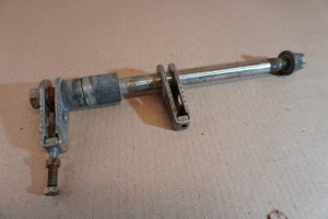 Rear wheel axle - Πισω αξονας τροχου CB450 N