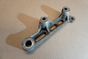 Rear brake caliper mount - Βαση πισω δαγκανας φρενου FZR1000 2GH