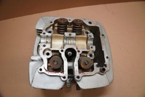 Cylinder head - Κεφαλη κινητηρα  XT400 3TB