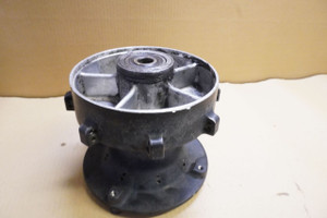 Rear wheel hub -  Κεντρο πισω τροχου XRV750 RD07