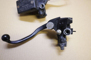 Set of front brake master cylinder and clutch lever -  Τρομπα μπροστινου φρενου και μανετα συμπλεκτη KLE500