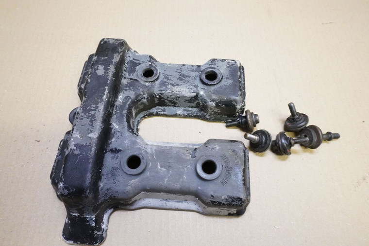 Cylinder head cover - Καλυμα κεφαλης κινητηρα XT250