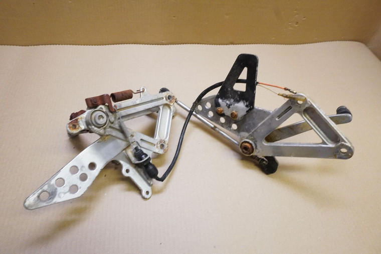 Set of driver's footrests - Μασπιε οδηγου GSXR400 1988