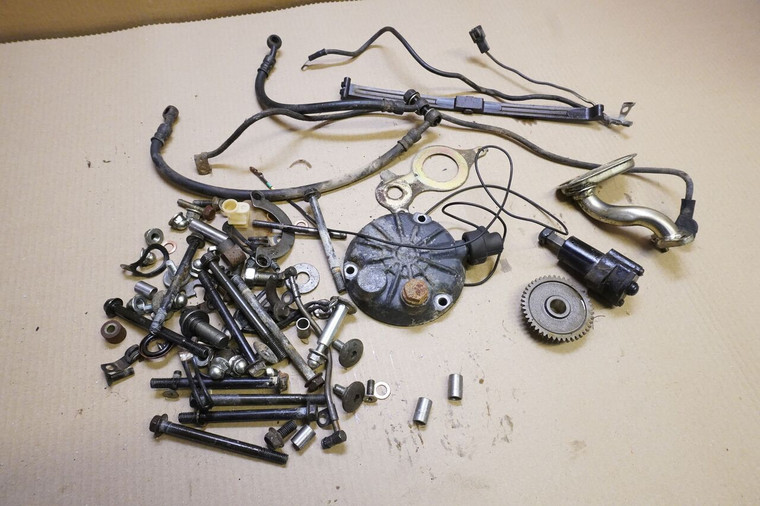 Set of various engine parts  - Διαφορα ανταλλακτικα κινητηρα GSXR400 1988
