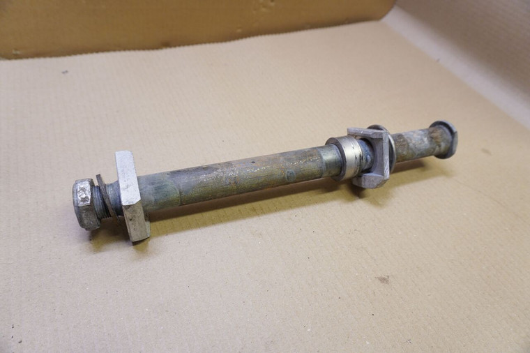 Rear wheel axle - Αξονας πισω τροχου GSXR750 K1