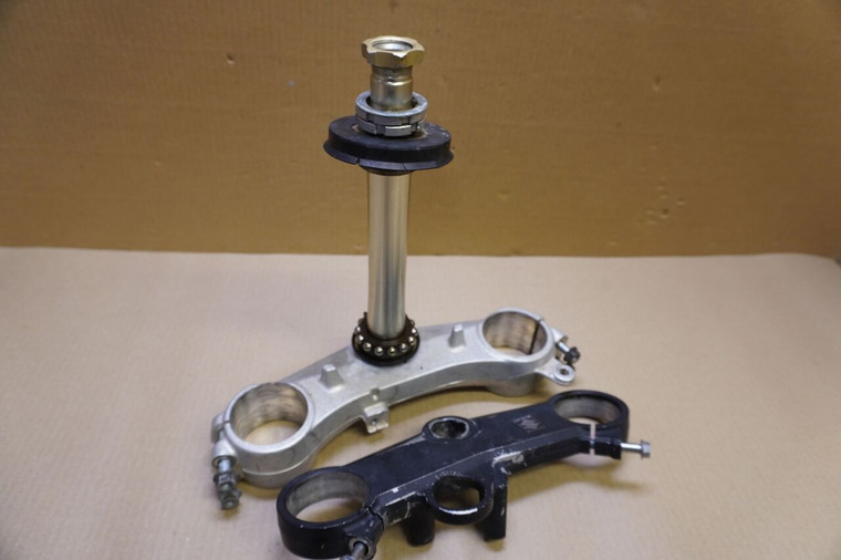 Set of fork yokes - Τιμονοπλακες GSXR750 K1