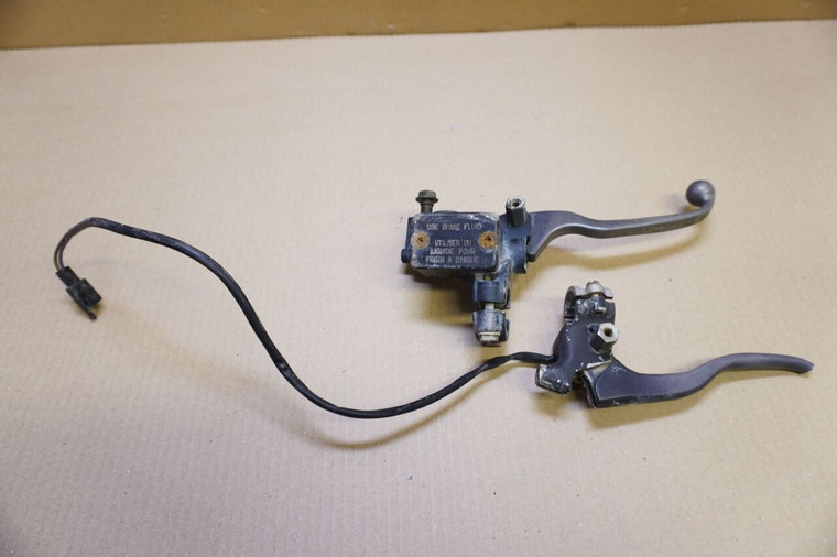 Front brake master cylinder and clutch lever - Τρομπα μπροστινου φρενου και μανετα συμπλεκτη KMX200