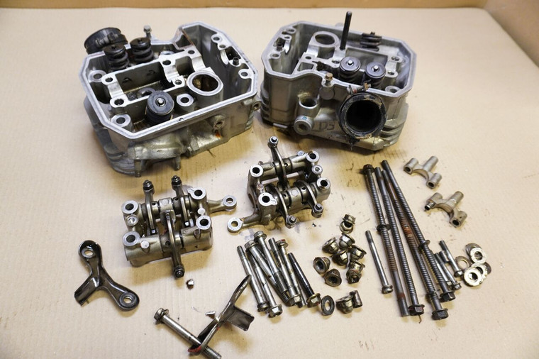 Set of cylinder heads - Κεφαλες κινητηρα  XRV750 RD04