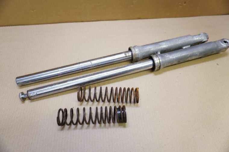 Set of front forks - Μπροστινα καλαμια RV50
