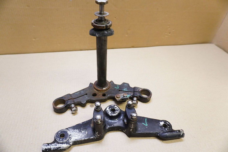 Set of front fork yokes  -  Τιμονοπλακες RV50