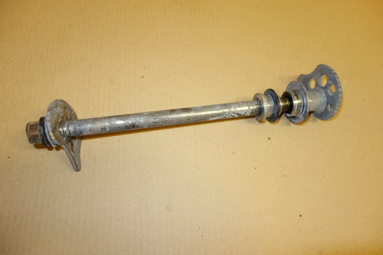 Rear wheel  axle - Αξονας πισω τροχου XT600 E