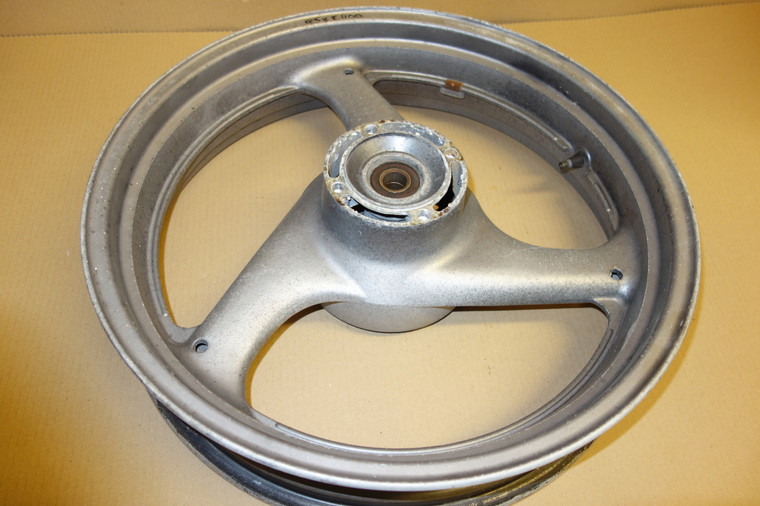 Rear wheel  -  Πισω τροχος  GSXR400 1988
