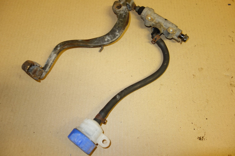 Rear brake master cylinder - Τρομπα πισω φρενου DT200R 3ET