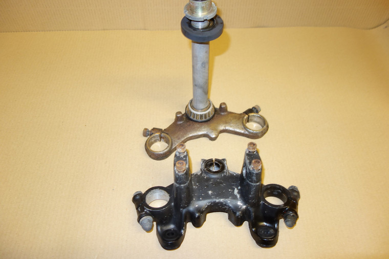 Set of fork yokes - Τιμονοπλακες GS650 G KATANA 1981