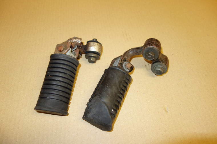 Set of driver's footrests - Μασπιε οδηγου GS650 G KATANA 1981